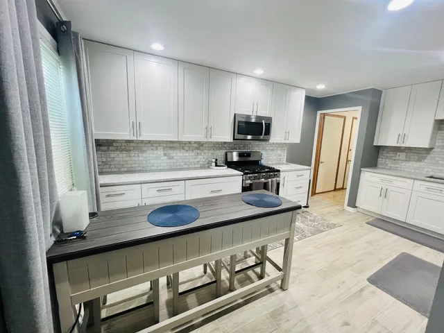 $314,000 | 2S547 Continental Drive, Warrenville, IL 60555