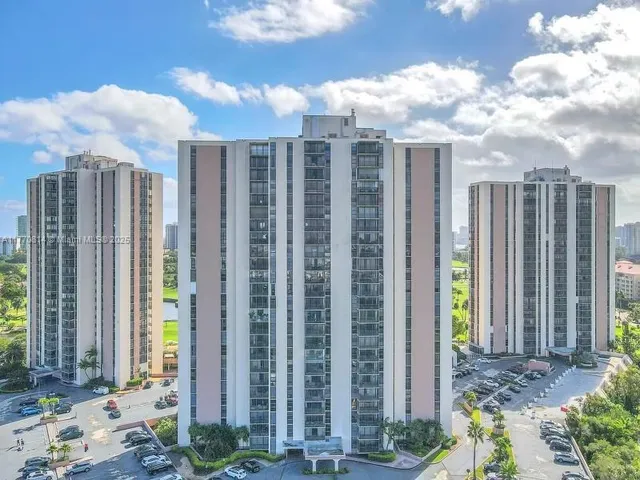 $3,000 | 20301 West Country Club Drive, Unit 2622, Aventura, FL 33180