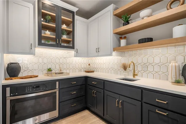 $878,390 | 11221 South Sunray Drive, Olathe, KS 66061