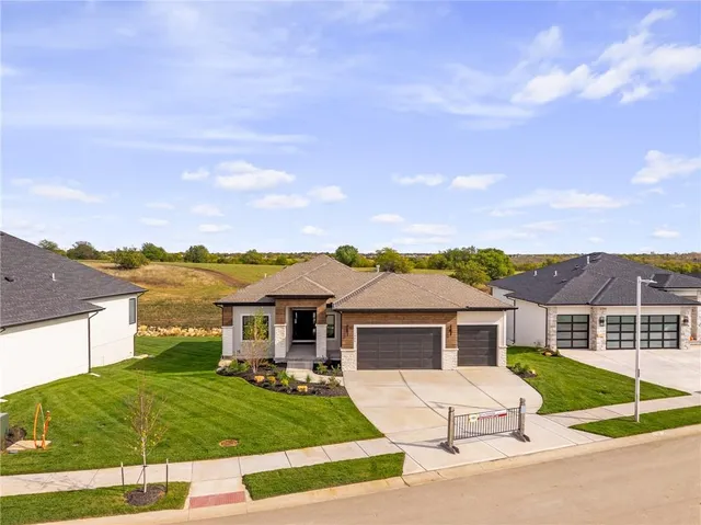 $878,390 | 11221 South Sunray Drive, Olathe, KS 66061