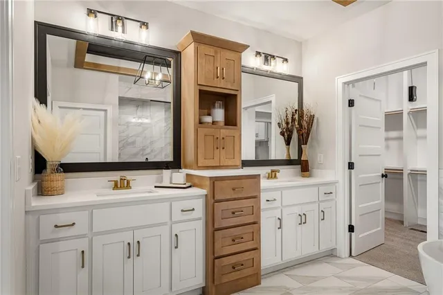 $878,390 | 11221 South Sunray Drive, Olathe, KS 66061