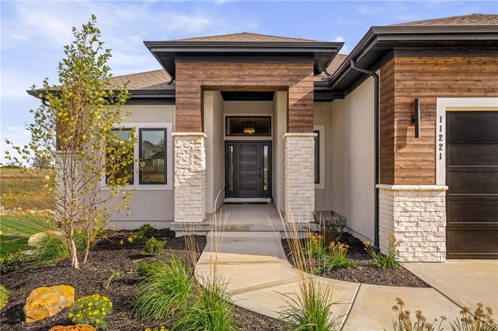 11221 South Sunray Drive Olathe, KS 66061 - Photo 3 of 57