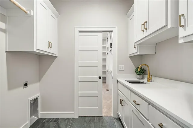 $878,390 | 11221 South Sunray Drive, Olathe, KS 66061