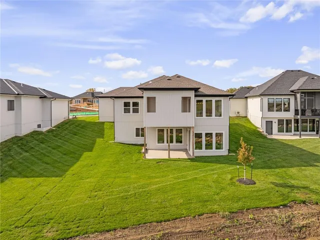 $878,390 | 11221 South Sunray Drive, Olathe, KS 66061