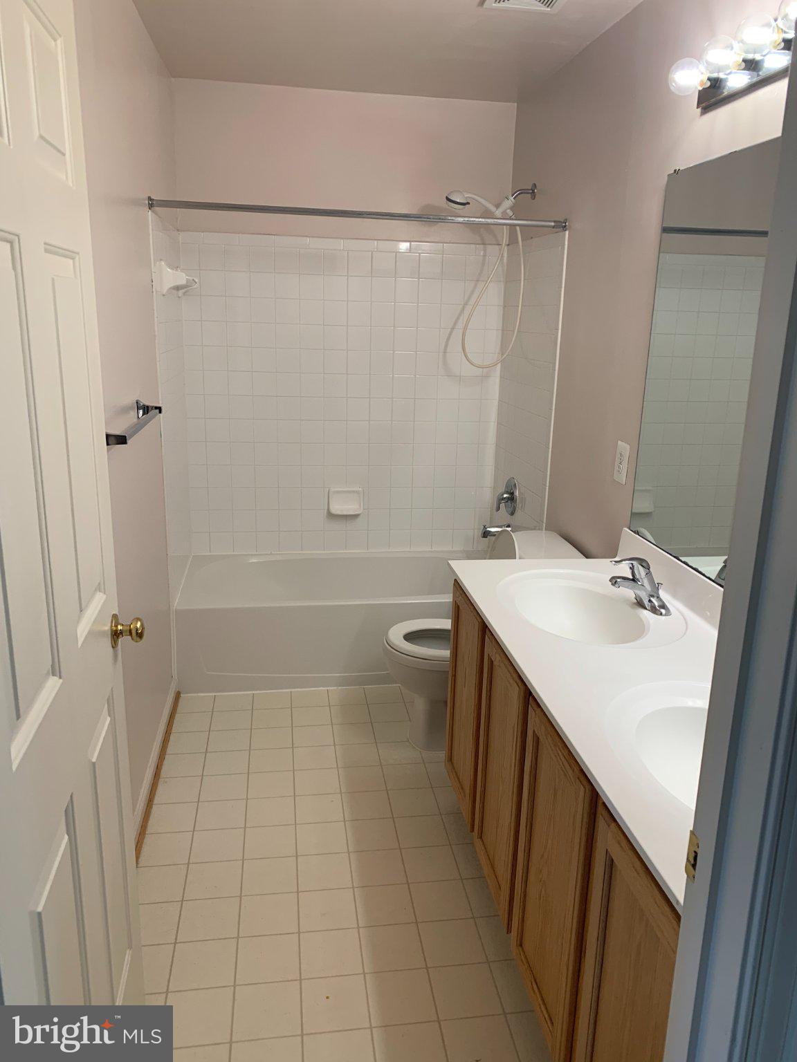 43395 Allisons Ridge Terrace Ashburn, VA 20148 - Photo 13 of 32 Bright and functional bathroom retreat.