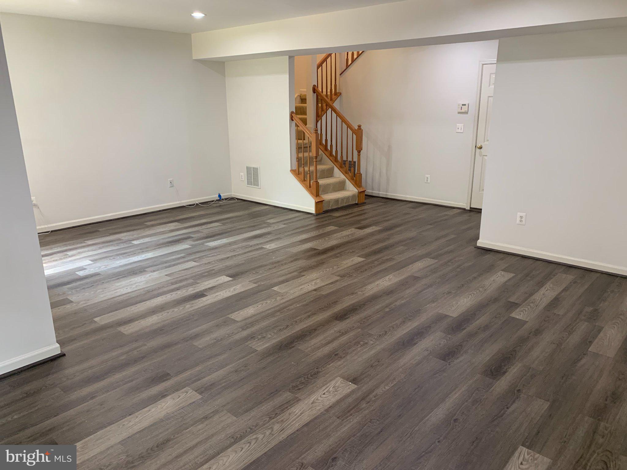 43395 Allisons Ridge Terrace Ashburn, VA 20148 - Photo 16 of 32 Spacious, modern living area awaits you.