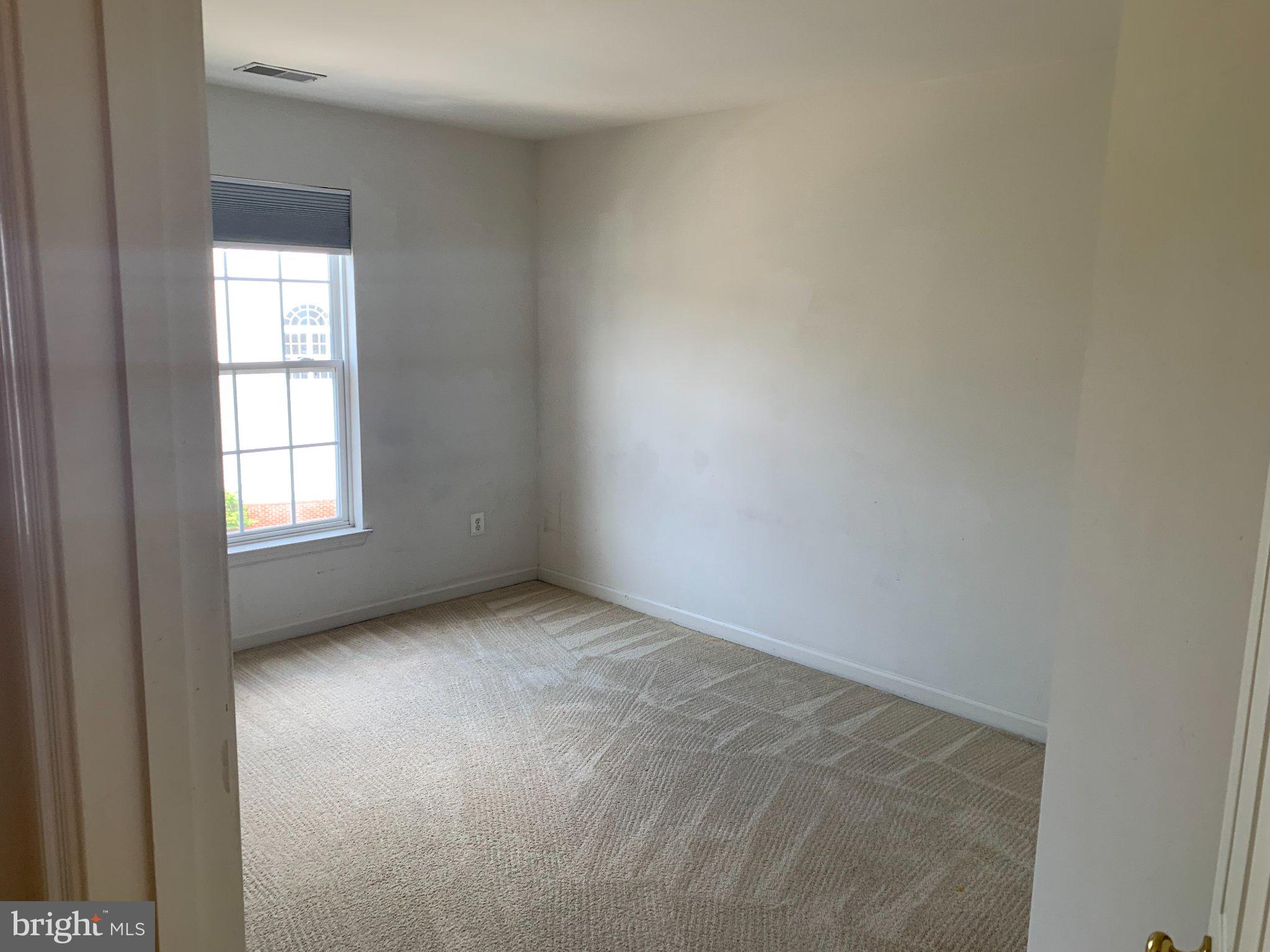 43395 Allisons Ridge Terrace Ashburn, VA 20148 - Photo 27 of 32 Bright and airy blank canvas room.