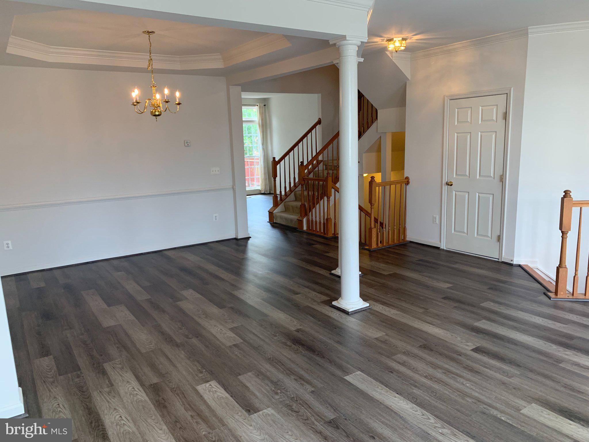 43395 Allisons Ridge Terrace Ashburn, VA 20148 - Photo 3 of 32 Spacious entryway with elegant charm.