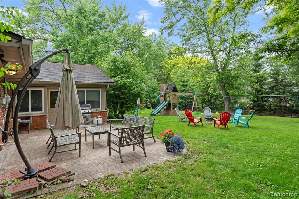 28317 New Castle Road Farmington Hills, MI 48331 - Photo 21 of 23