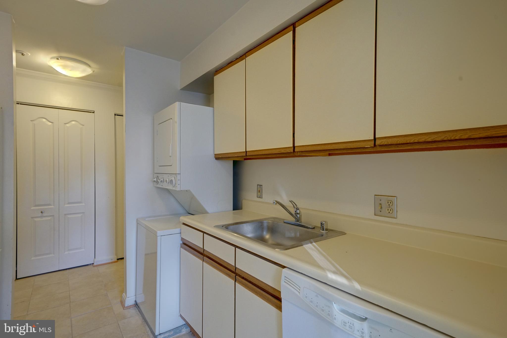 8384 Montgomery Run Road, Unit E Ellicott City, MD 21043 - Photo 12 of 32