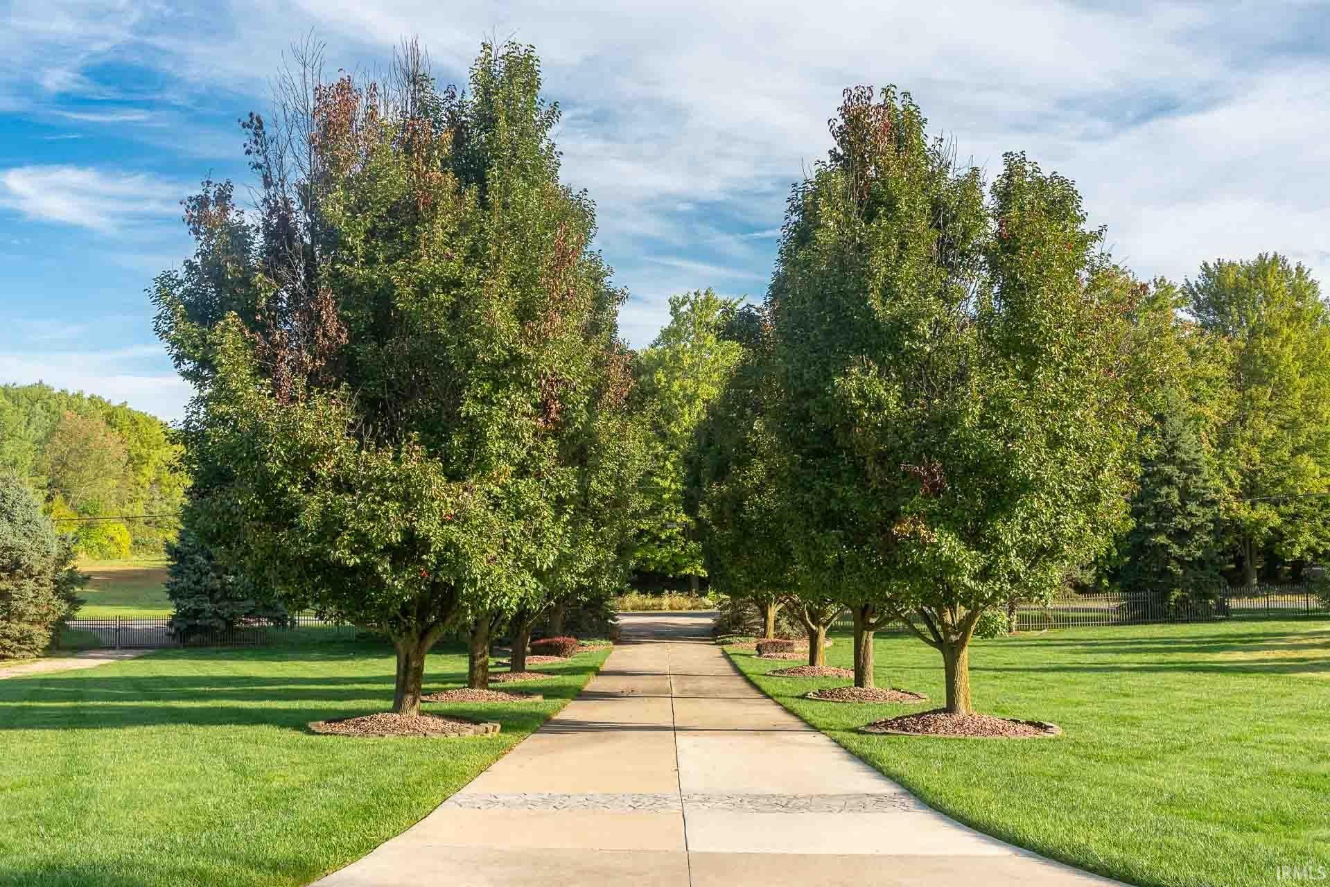 19190 Roosevelt Road South Bend, IN 46614 - Photo 6 of 36