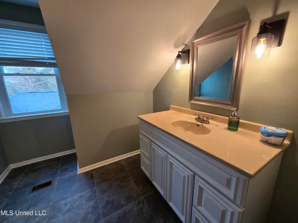 $2,700 | 408 Caribe Place North, Gulfport, MS 39507