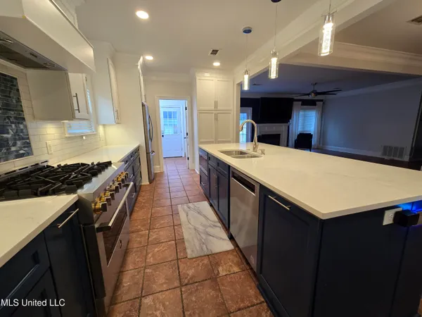 $2,700 | 408 Caribe Place North, Gulfport, MS 39507