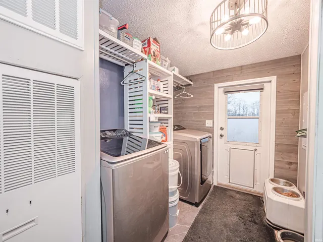 $219,000 | 8874 South Meadow Lane, Owensville, IN 47665