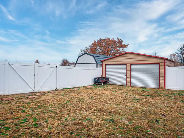 $219,000 | 8874 South Meadow Lane, Owensville, IN 47665