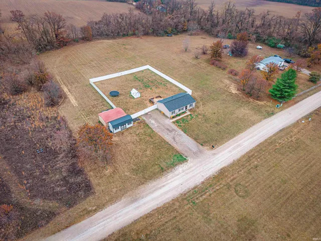 $219,000 | 8874 South Meadow Lane, Owensville, IN 47665
