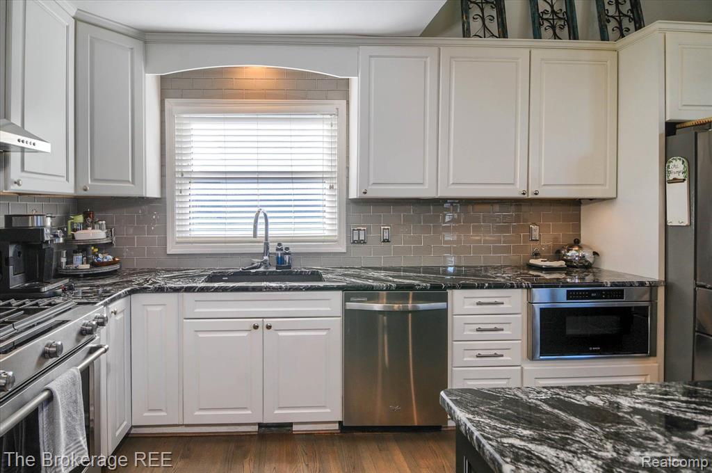 3957 Fieldview Road Lake Orion, MI 48360 - Photo 17 of 35