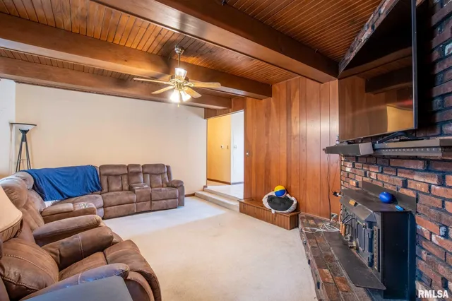 $175,000 | 902 Fairlane Drive, Marion, IL 62959