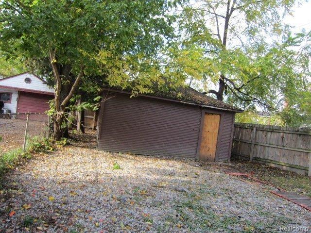 6015 Audubon Road Detroit, MI 48224 - Photo 36 of 36 261-844192-Yard.JPG