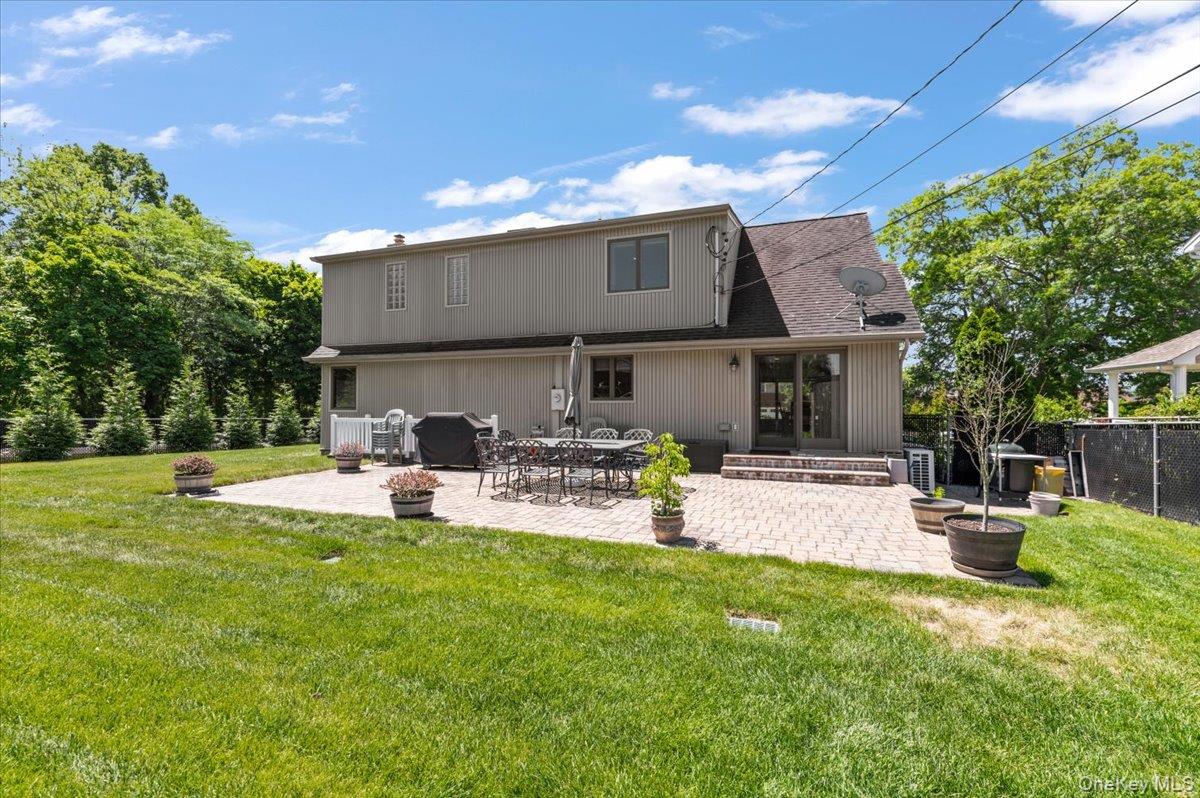 37 Sylvia Road Plainview, NY 11803 - Photo 35 of 44