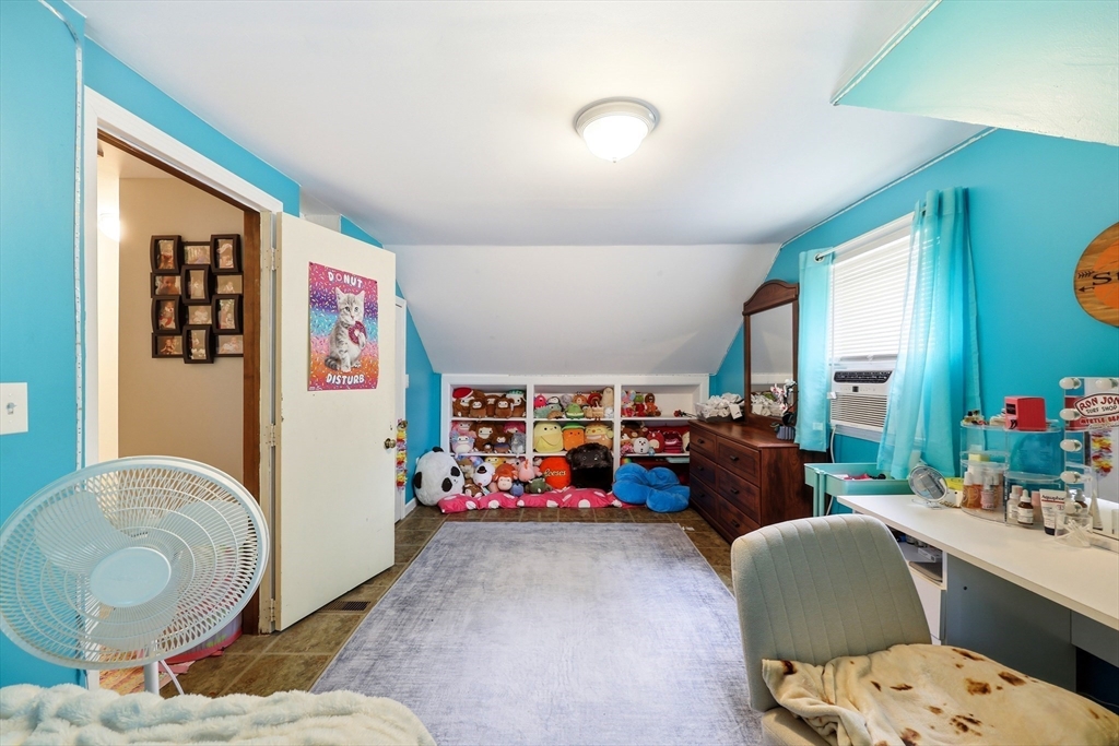 74 Rochester Street Chicopee, MA 01020 - Photo 21 of 33