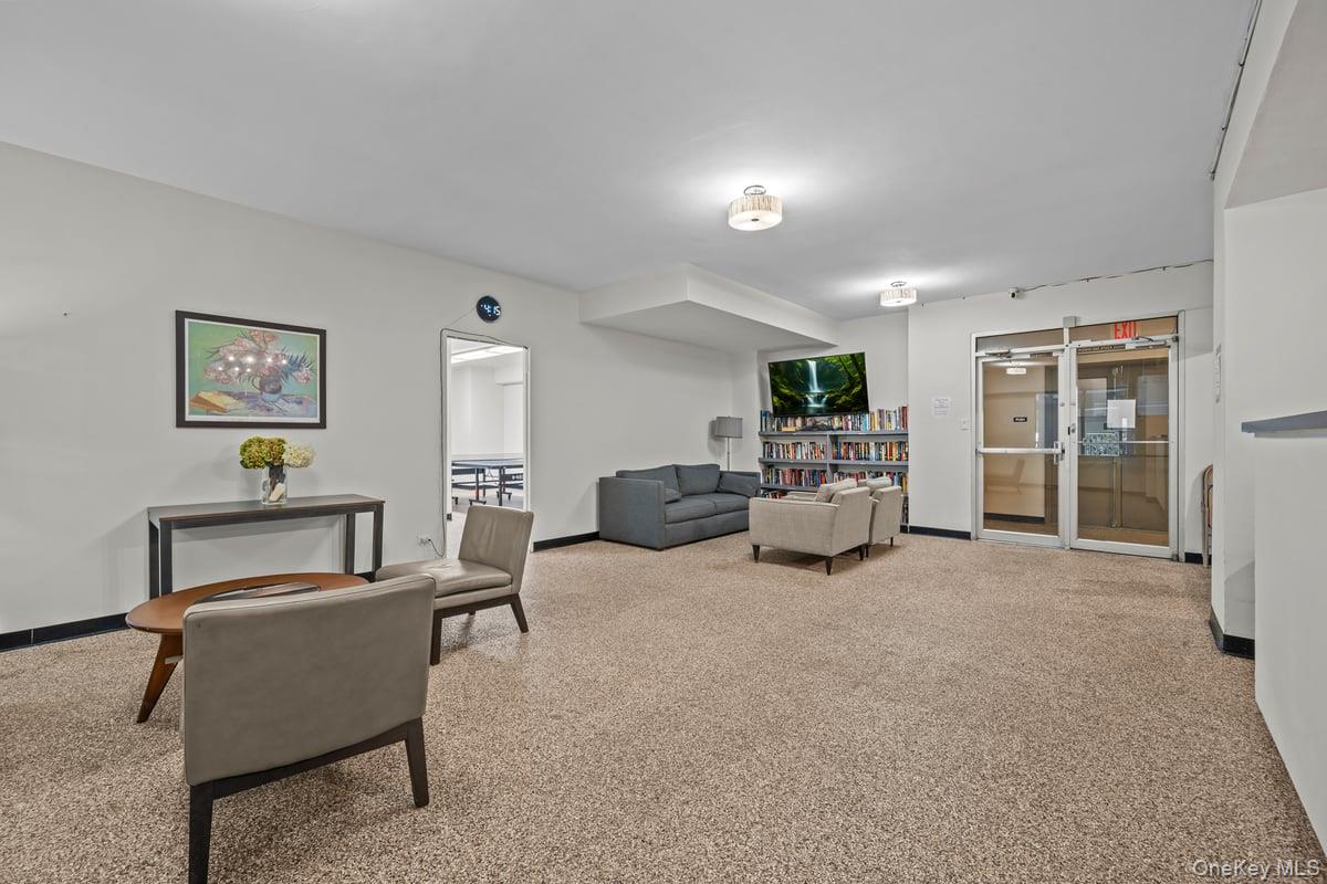 2500 Johnson Avenue North, Unit 2NP Bronx, NY 10463 - Photo 33 of 45 Living room with light colored carpet and baseboards