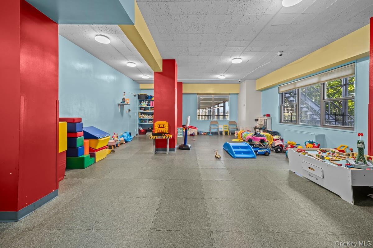 2500 Johnson Avenue North, Unit 2NP Bronx, NY 10463 - Photo 34 of 45 View of playroom