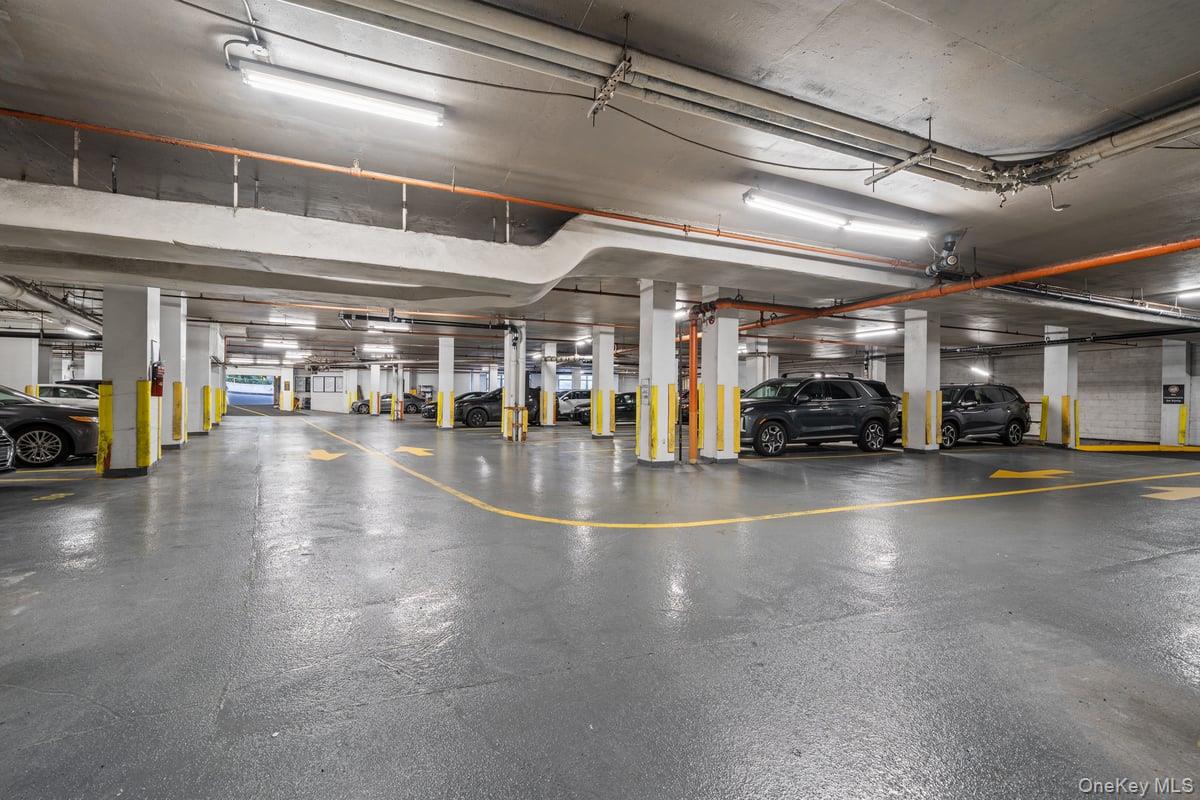 2500 Johnson Avenue North, Unit 2NP Bronx, NY 10463 - Photo 43 of 45 View of parking deck