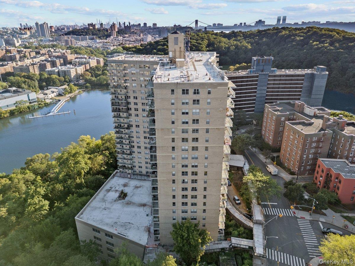 2500 Johnson Avenue North, Unit 2NP Bronx, NY 10463 - Photo 6 of 45 View of urban area featuring a large body of water