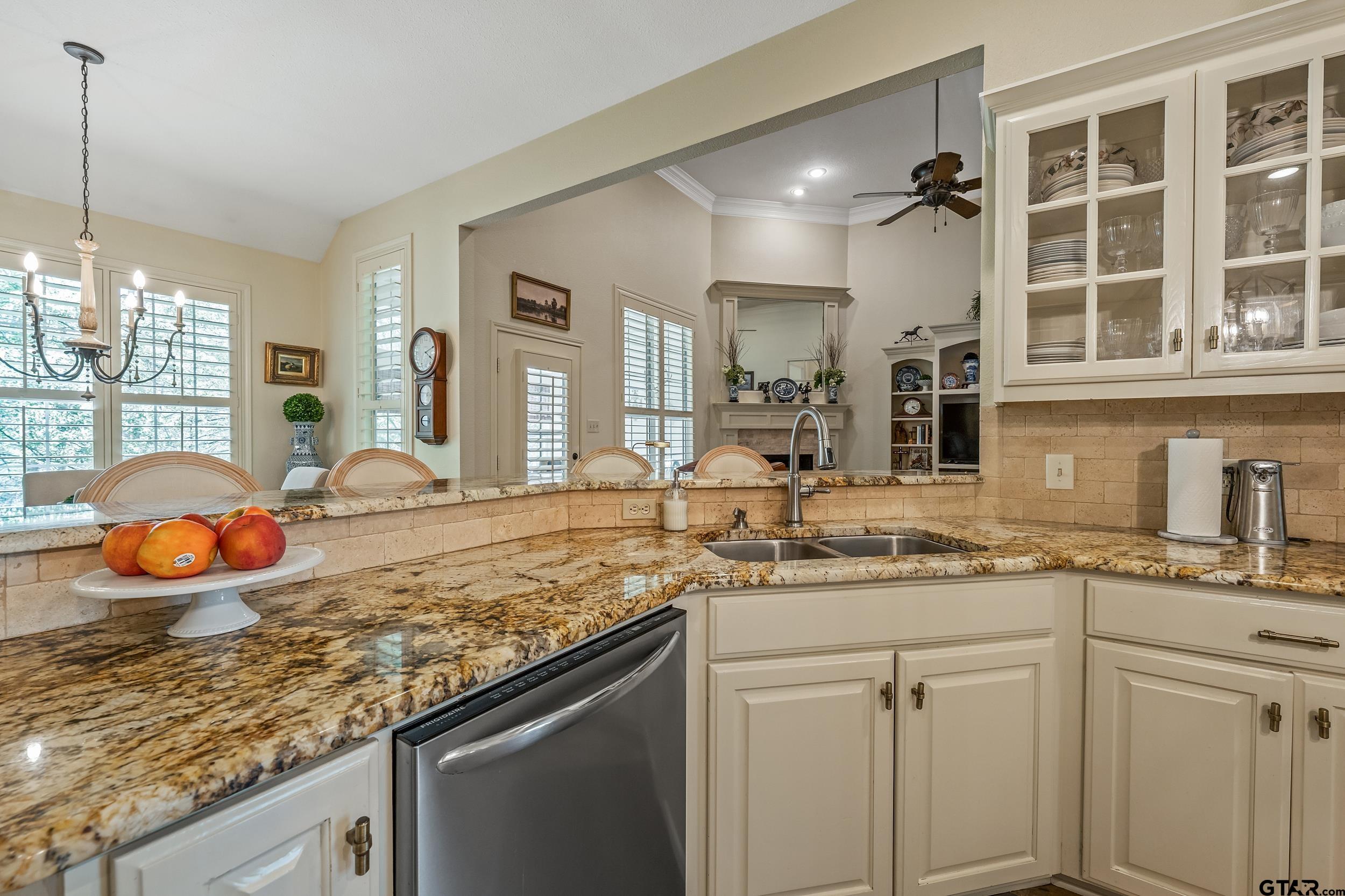 18716 Oakbrook Road Tyler, TX 75703 - Photo 17 of 44