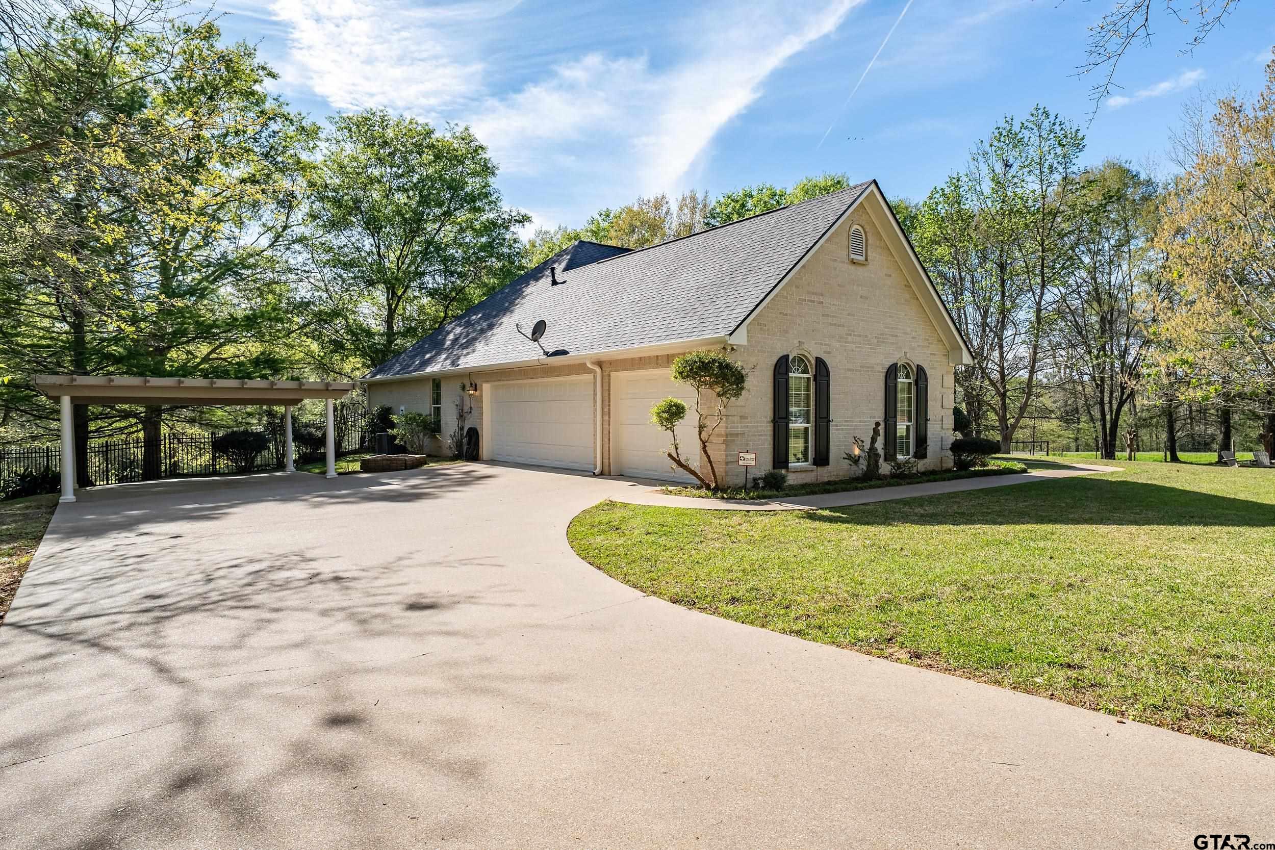 18716 Oakbrook Road Tyler, TX 75703 - Photo 7 of 44