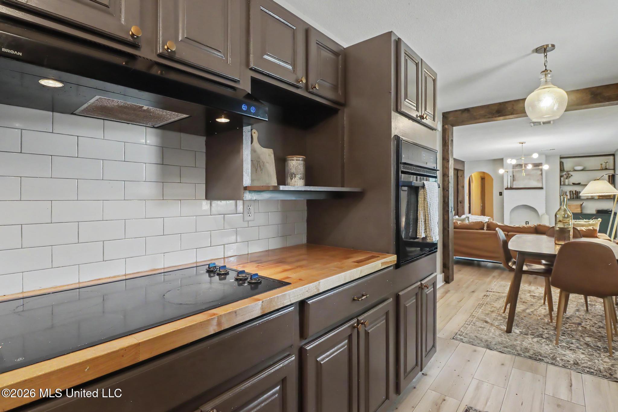 17074 Doc Lizana Road Gulfport, MS 39503 - Photo 10 of 32 built in oven