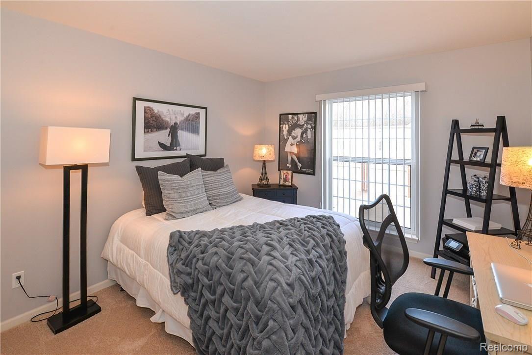 1642 Deepwood Circle Rochester, MI 48307 - Photo 21 of 35 Spacious 2nd Bedroom