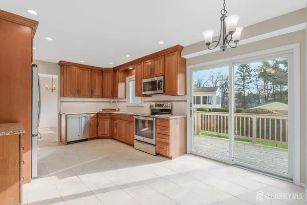 $650,000 | 128 Hazelwood Avenue, Middlesex, NJ 08846