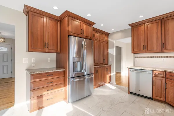 $650,000 | 128 Hazelwood Avenue, Middlesex, NJ 08846