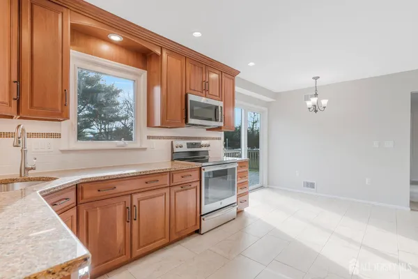 $650,000 | 128 Hazelwood Avenue, Middlesex, NJ 08846