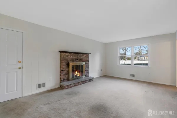 $650,000 | 128 Hazelwood Avenue, Middlesex, NJ 08846