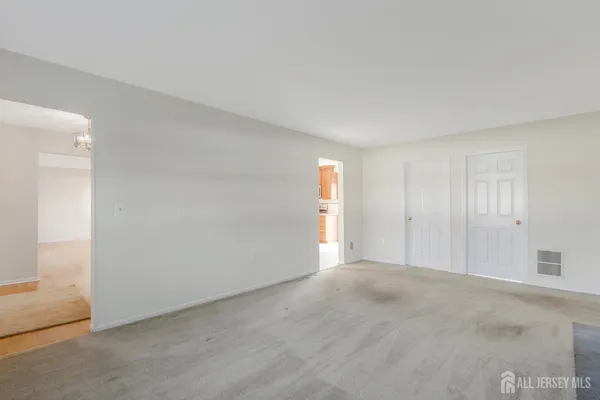 $650,000 | 128 Hazelwood Avenue, Middlesex, NJ 08846
