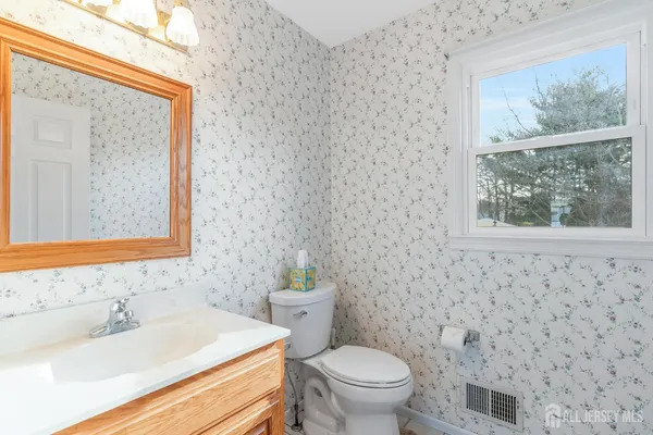 $650,000 | 128 Hazelwood Avenue, Middlesex, NJ 08846