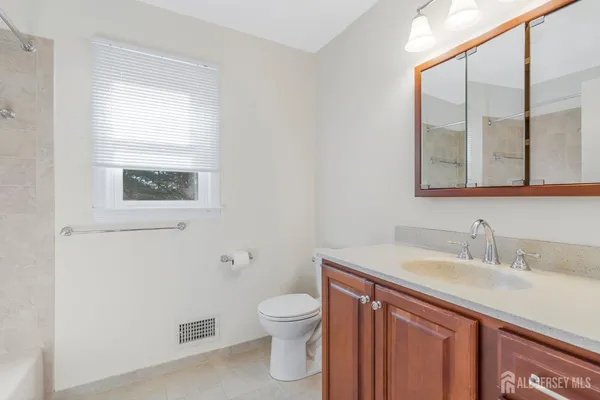 $650,000 | 128 Hazelwood Avenue, Middlesex, NJ 08846