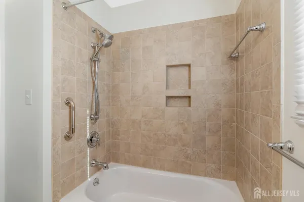 $650,000 | 128 Hazelwood Avenue, Middlesex, NJ 08846