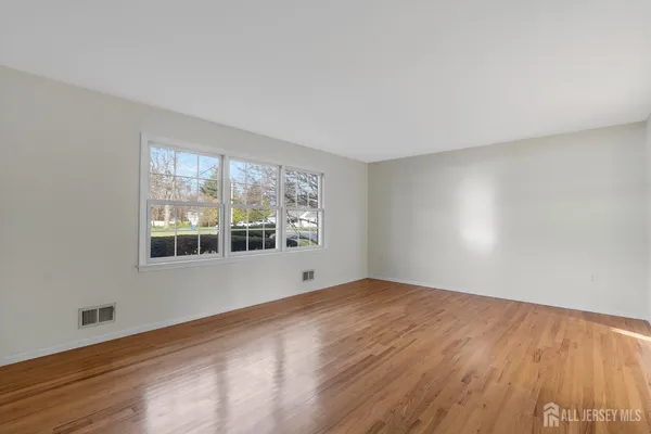 $650,000 | 128 Hazelwood Avenue, Middlesex, NJ 08846