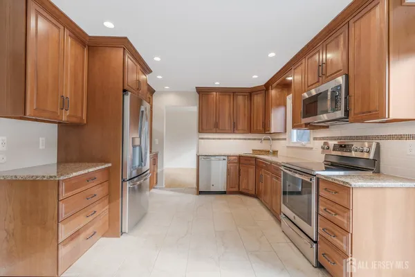 $650,000 | 128 Hazelwood Avenue, Middlesex, NJ 08846