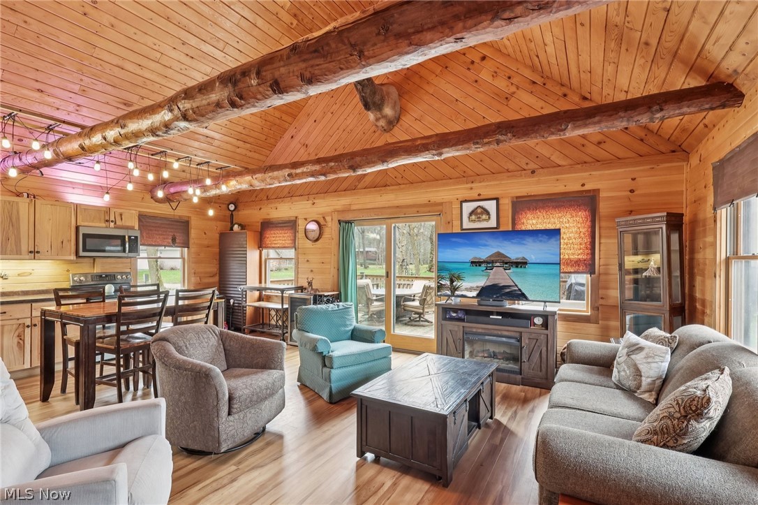 1825 Vermilion Road Vermilion, OH 44089 - Photo 9 of 30 Great room in this stunning log cabin!
