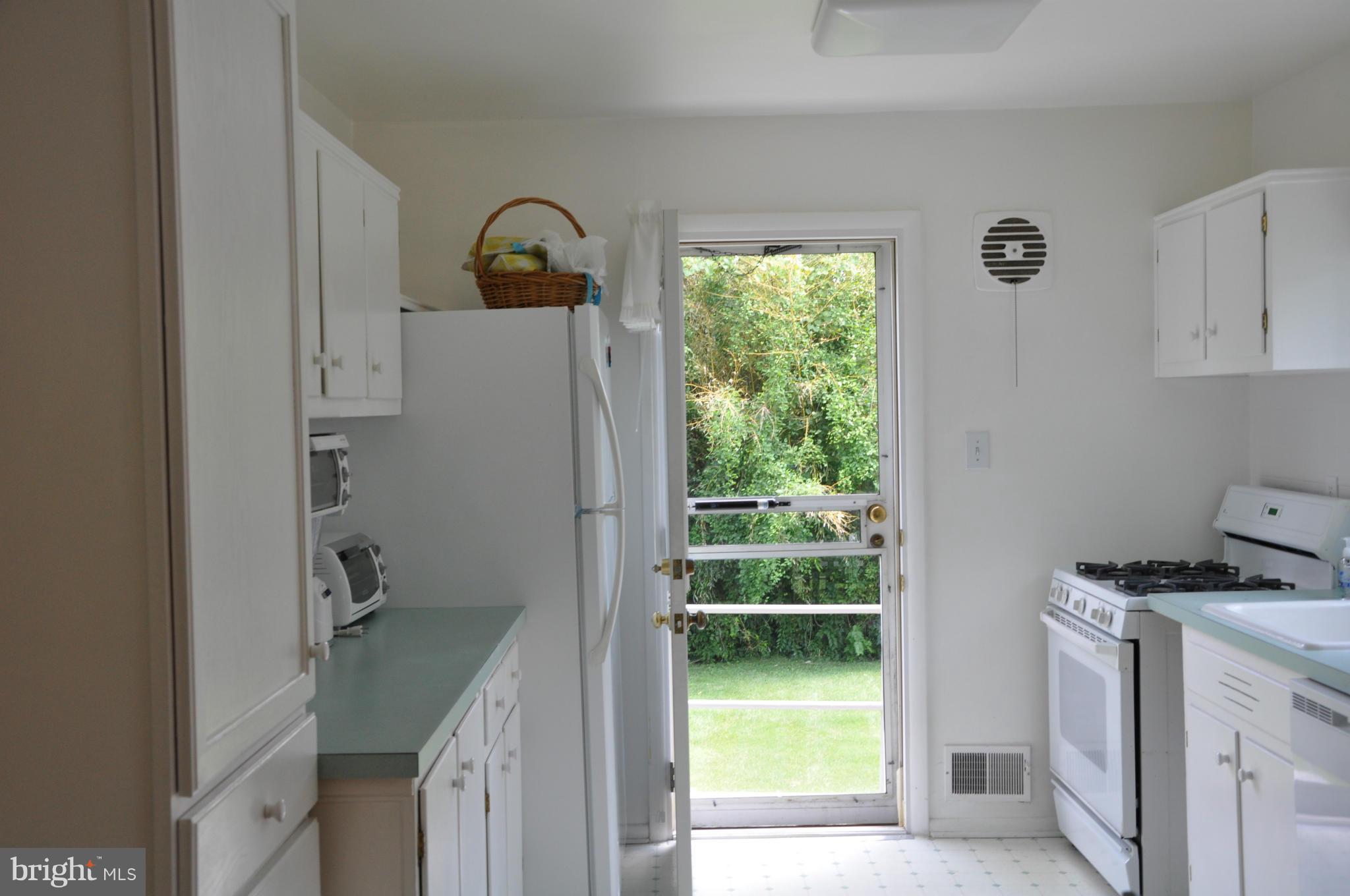 3802 Wendy Lane Silver Spring, MD 20906 - Photo 2 of 10 Kitchen