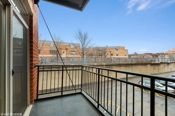 $3,250 | 2320 West St Paul Avenue, Unit 202, Chicago, IL 60647