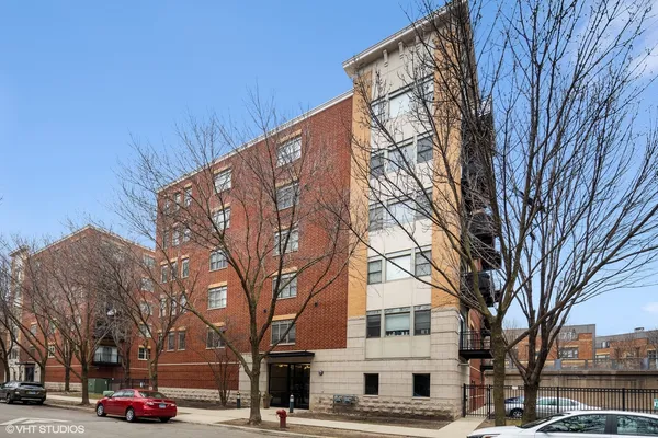 $3,250 | 2320 West St Paul Avenue, Unit 202, Chicago, IL 60647
