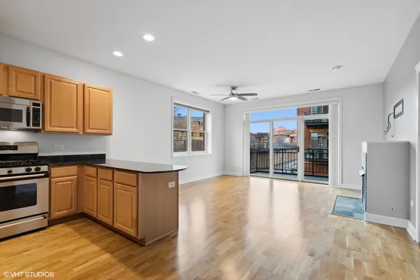 $3,250 | 2320 West St Paul Avenue, Unit 202, Chicago, IL 60647