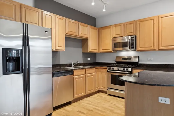 $3,250 | 2320 West St Paul Avenue, Unit 202, Chicago, IL 60647