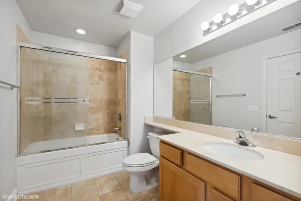 $3,250 | 2320 West St Paul Avenue, Unit 202, Chicago, IL 60647